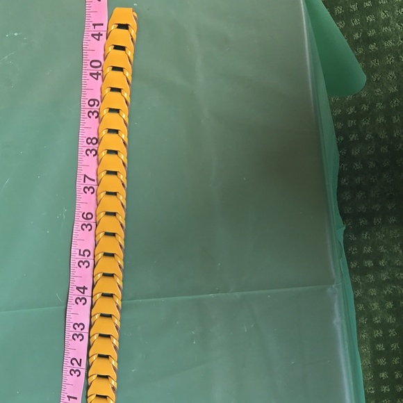 ♦️Belt In Yellow/Gold Color With Gold Tone Buckle One Size Fits Most FINAL PRICE - Picture 7 of 9